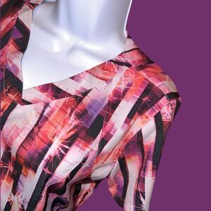 BARCO One 4PKT Printed V-Neck Princess Top Size Small